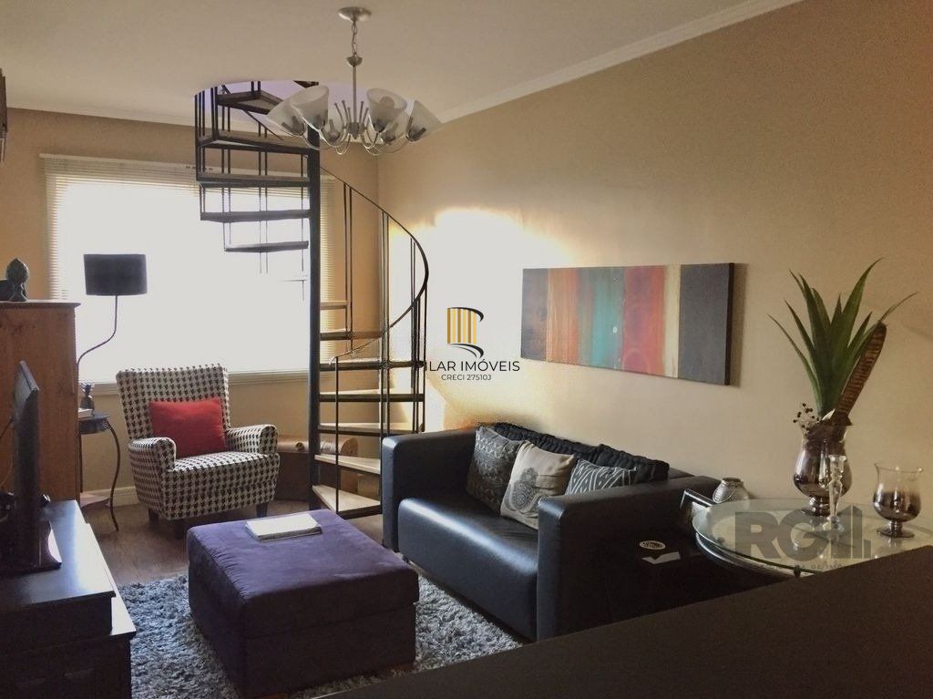 Amplo apartamento duplex com 2 dormitórios e 1 vaga de garagem.