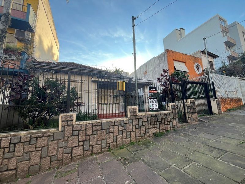 Casa 4 dormitórios no bairro Rio Branco em Porto Alegre para Alugar