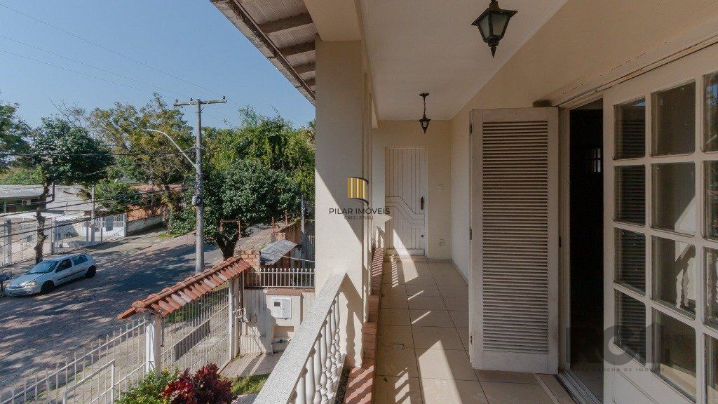 Casa com 4 dormitórios, 4 vagas no bairro Vila Jardim