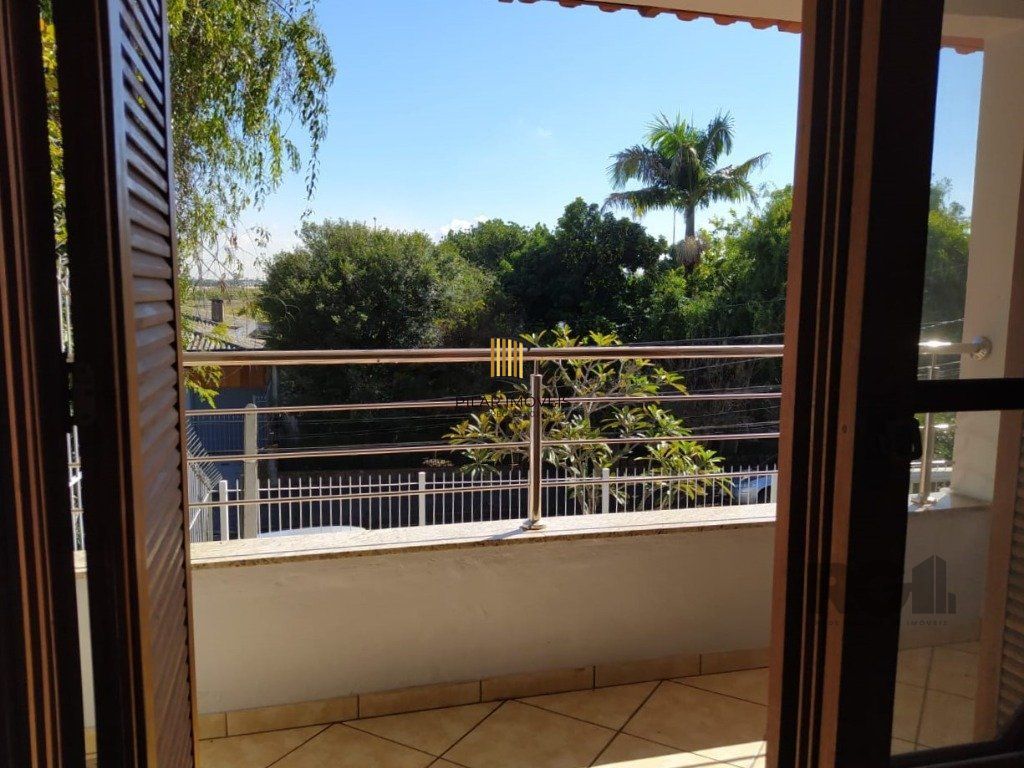 Casa 234m² - 3 dormitórios, 1 suíte e vaga para 6 carros no Jardim São Pedro