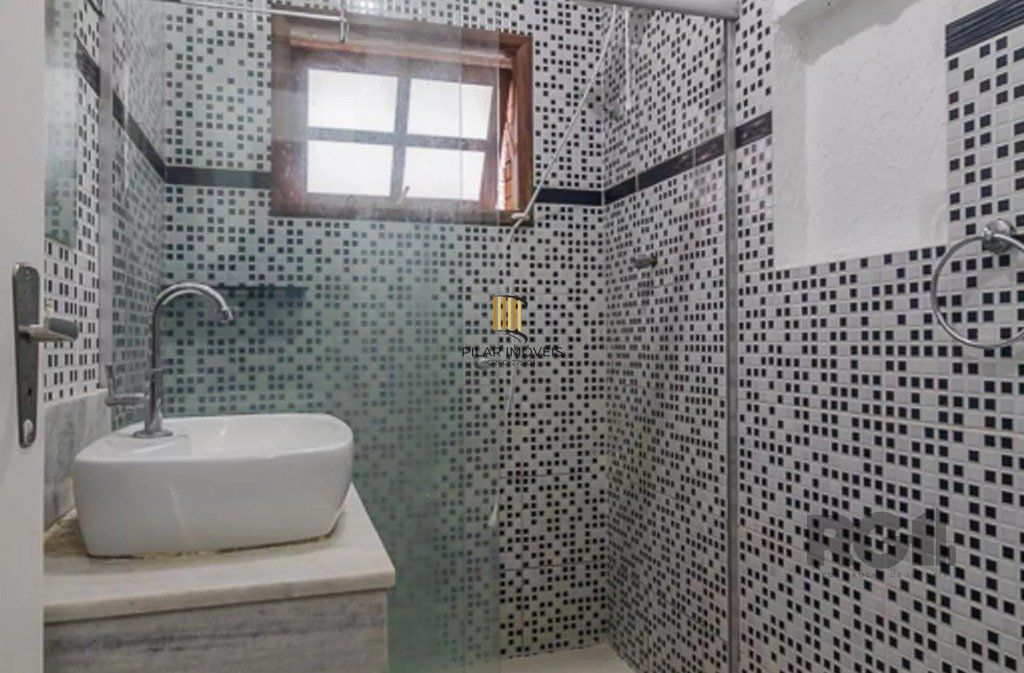 Casa para Venda - 160m², 3 dormitórios, sendo 1 suite, 2 vagas - Teresópolis