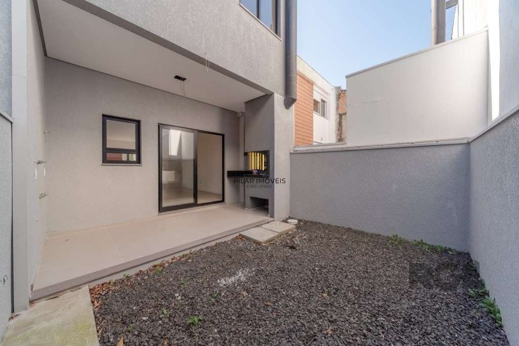 Casa de 3 dormitórios no bairro Hípica