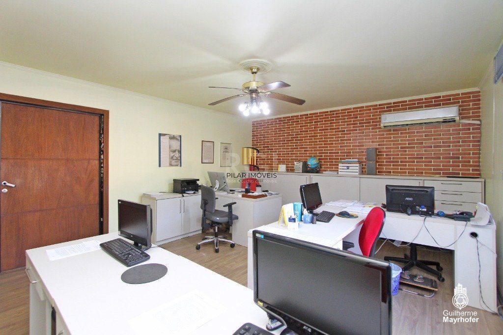 Casa para Venda - 500m², 5 dormitórios, sendo 2 suites, 5 vagas - Menino Deus