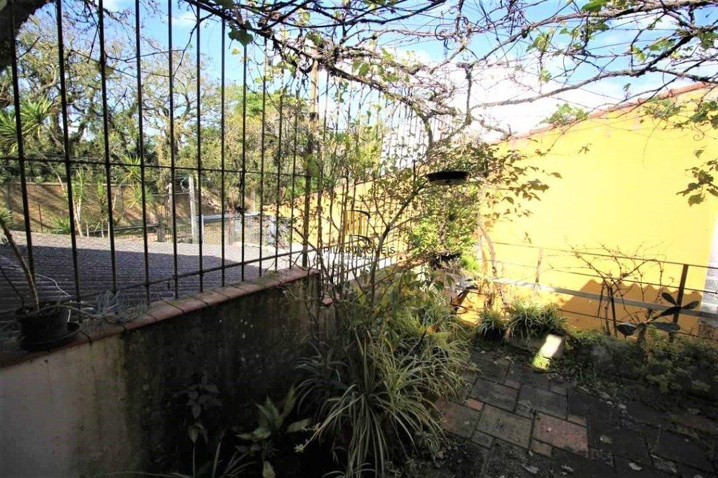 Casa para Venda - 287m², 3 dormitórios, sendo 2 suites, 4 vagas - Nonoai