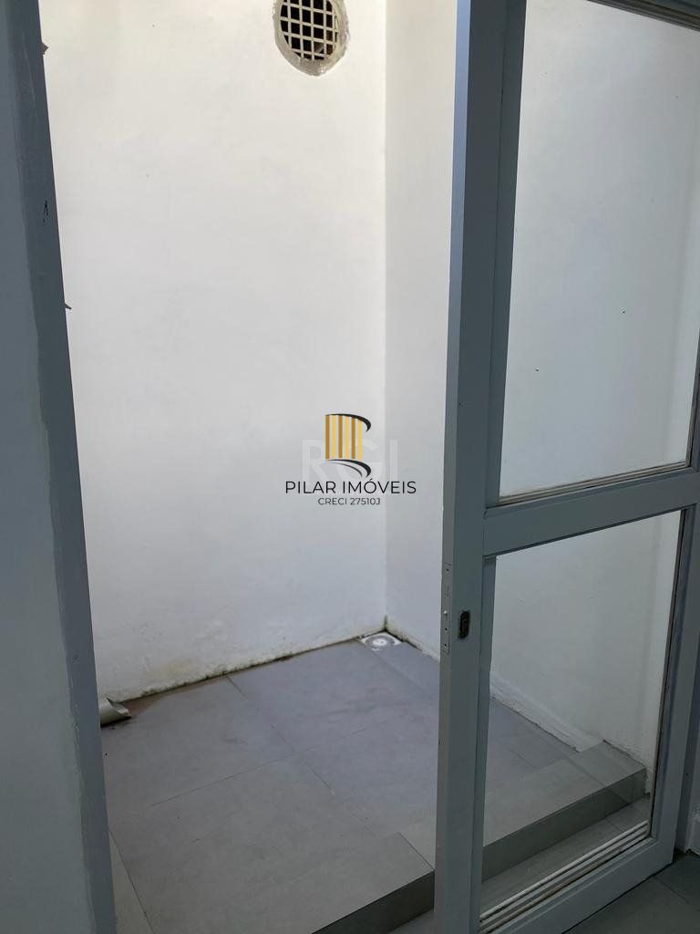 Apartamento térreo - 1 suíte, pátio e lavabo no bairro Petrópolis