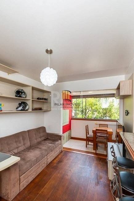 Apartamento para Venda - 43m², semi mobiliado, 1 dormitório, churrasqueira e 1 vaga de garagem no bairro Partenon - Pilar Imóveis