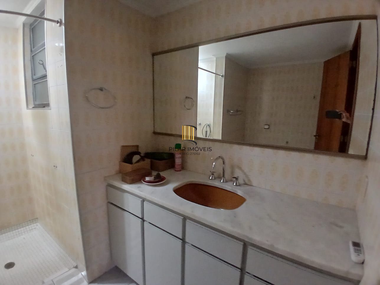 Apartamento de 03 dormitorios e vaga coberta no Menino Deus