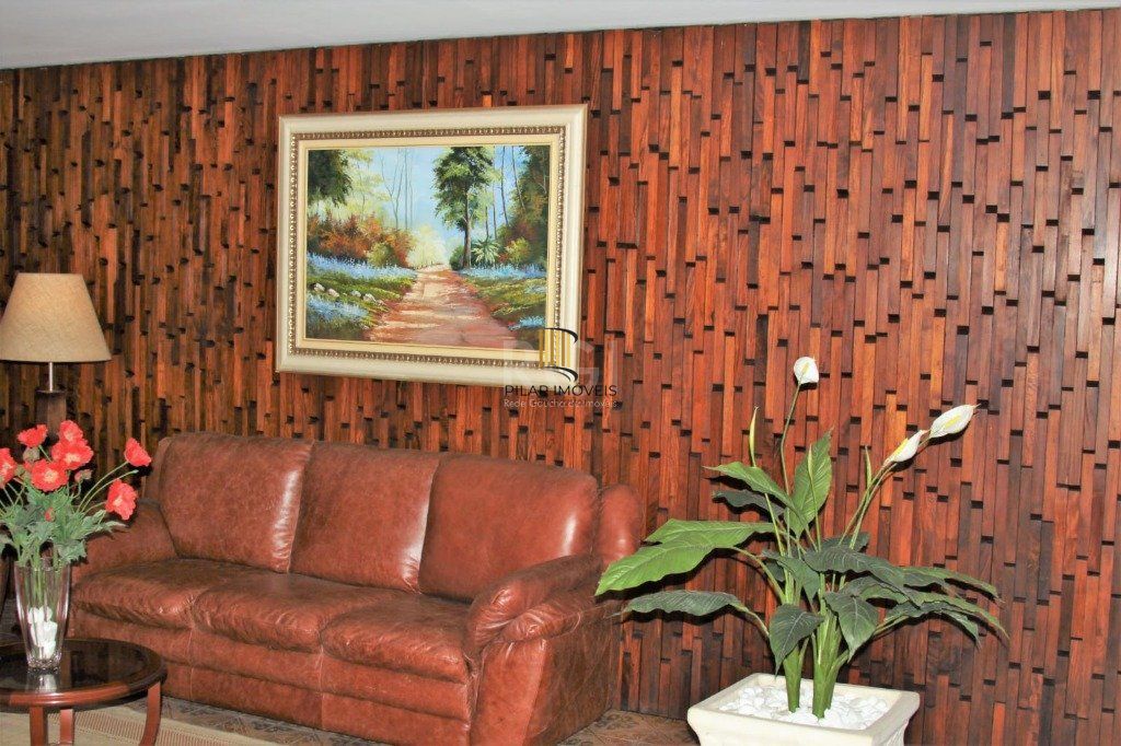 Apartamento com 03 dormitórios, churrasqueira e vaga de garagem no Menino Deus
