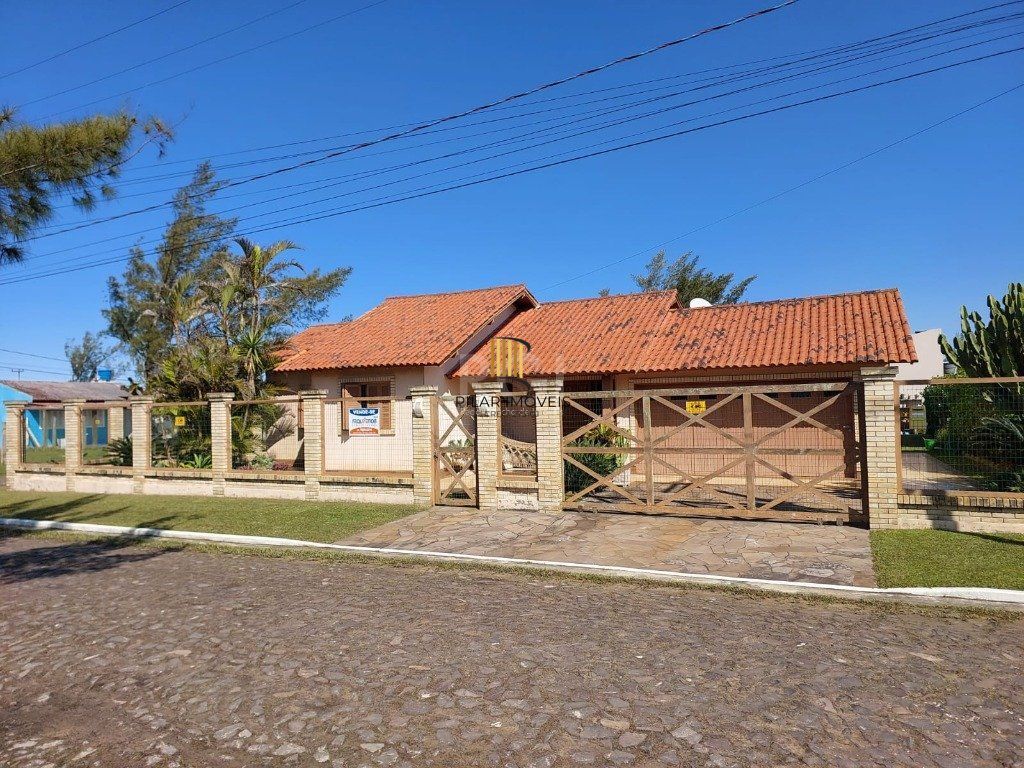 Casa para Venda - 160m², 3 dormitórios, sendo 1 suites, 4 vagas - Tramandaí - Pilar Imóveis