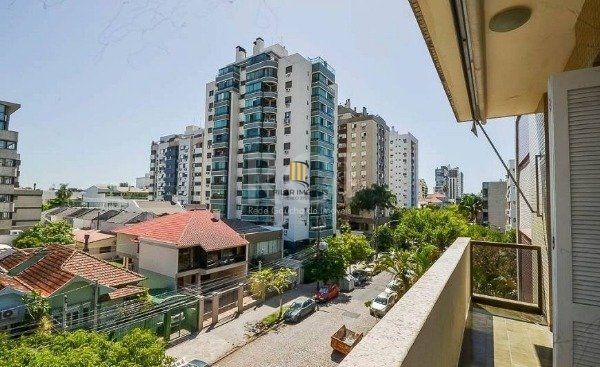 Apartamento 3 dormitórios no bairro Menino Deus