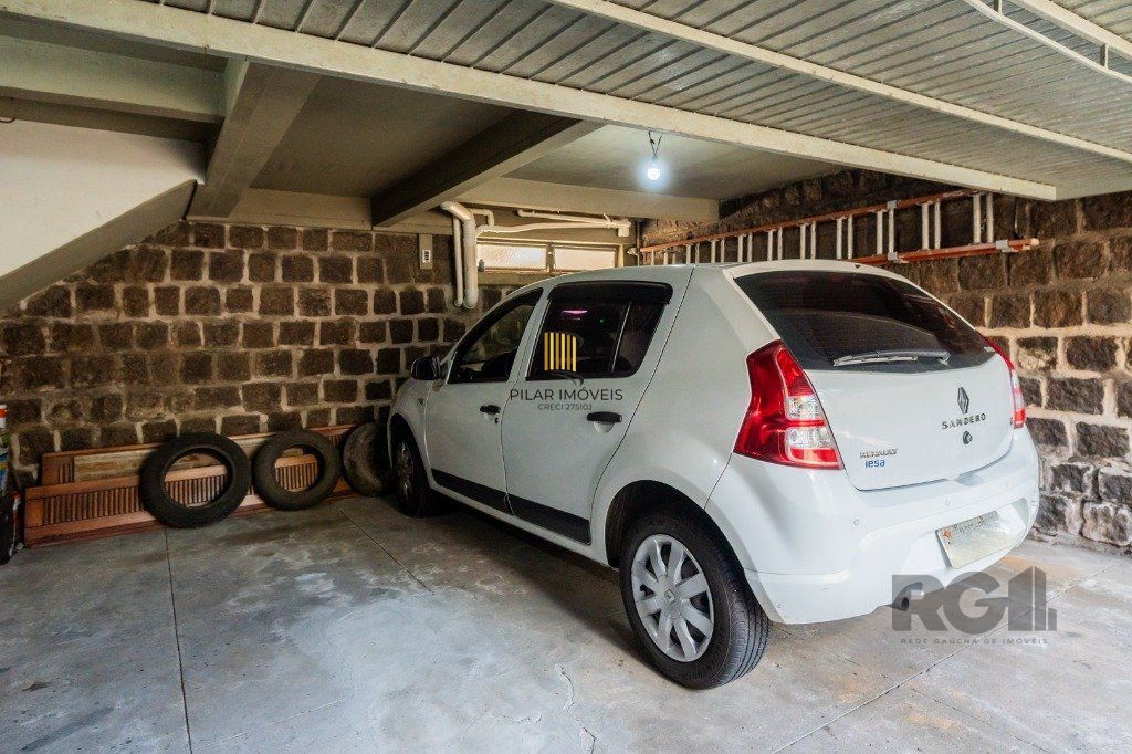 Casa com 4 dormitórios no bairro Gloria