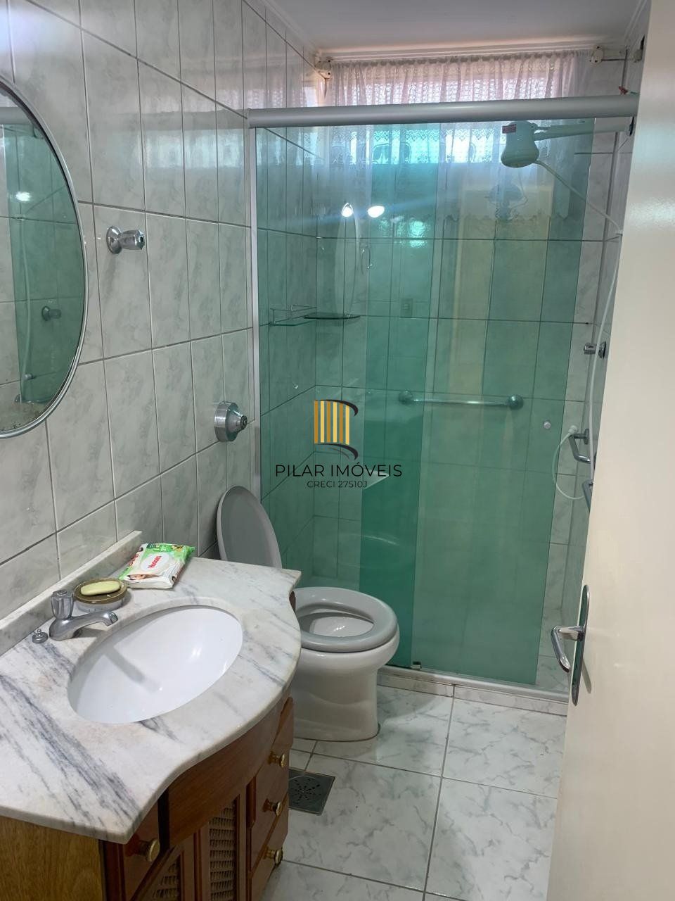Apartamento de 2 dormitórios á venda no Bairro Passo Da Areia, Porto Alegre.