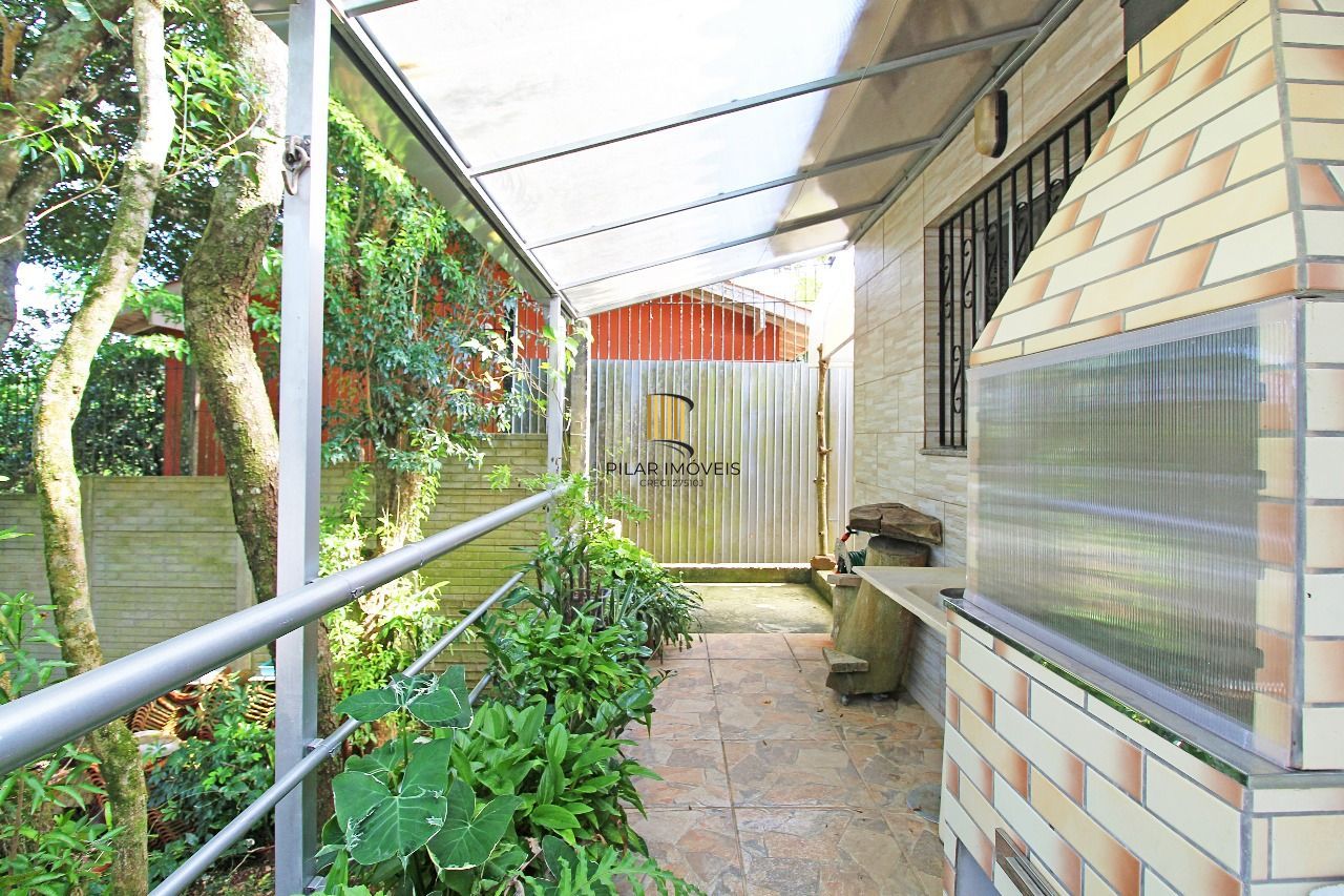 Duas casas em meio a muita natureza