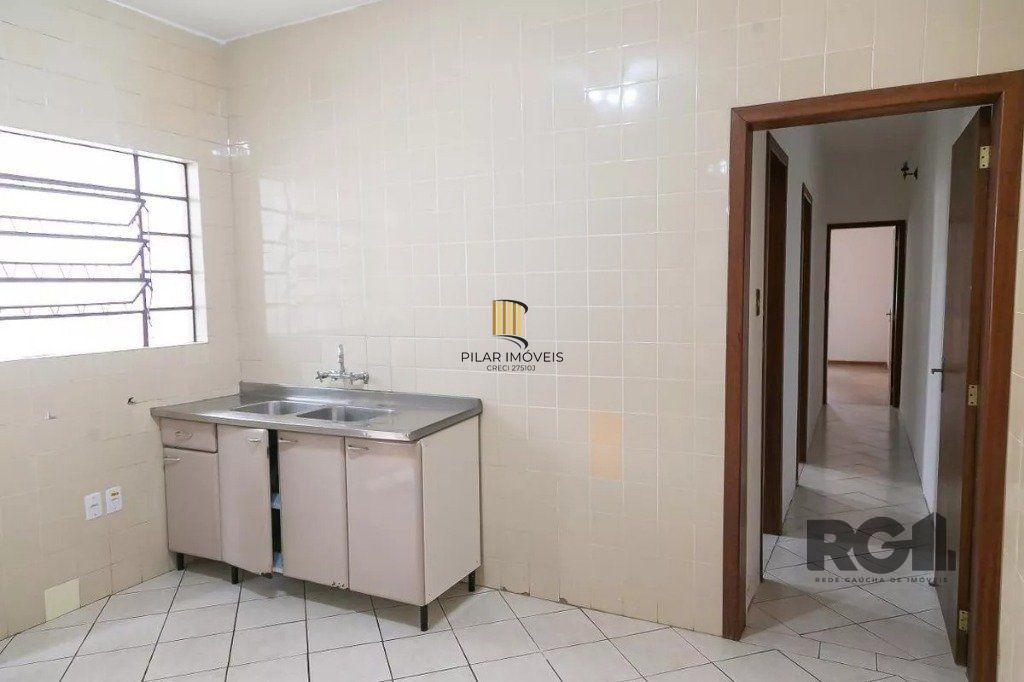 Casa para Venda - 150m², 3 dormitórios, 2 vagas - Teresópolis