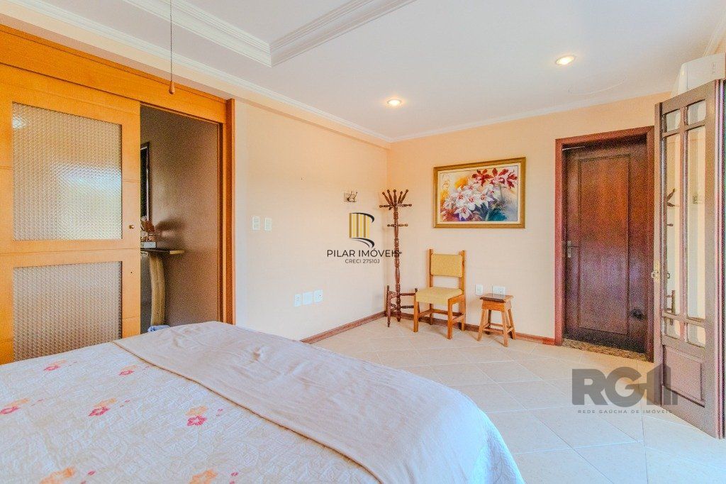 Linda casa de 04 dormitórios com vista livre no Bairro Teresópolis