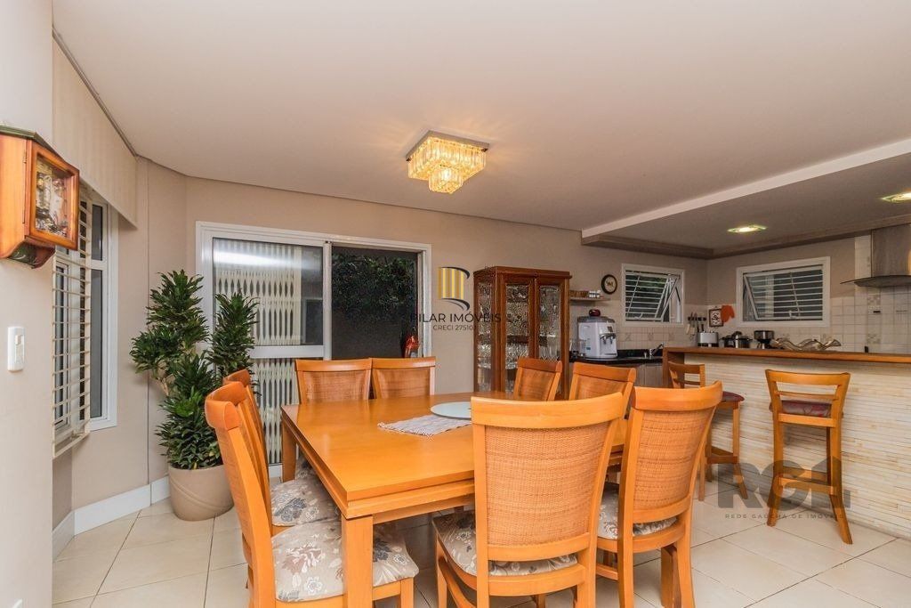 Casa 3 dormitórios a uma quadra da avenida Teresópolis e cinco minutos do Bourbon Shopping Teresópolis