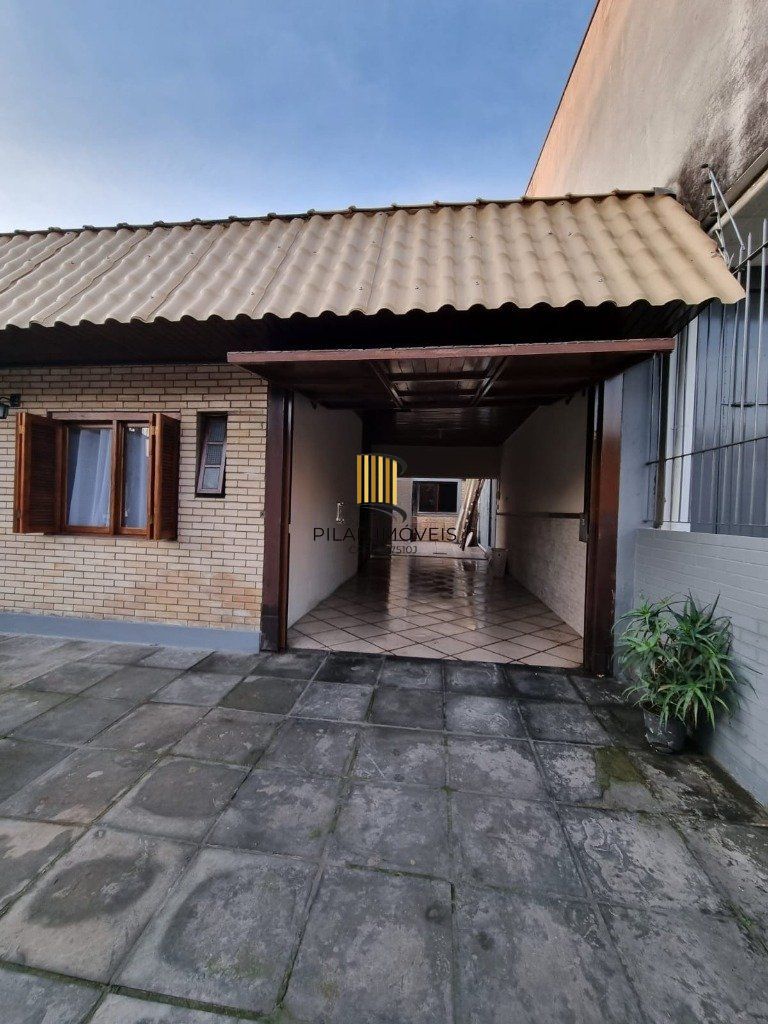 Casa com 3 dormitórios no bairro Sarandi