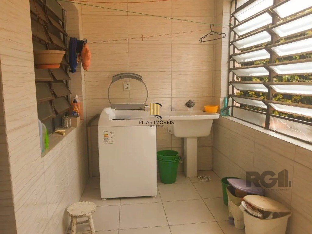 Casa com 3 dormitórios no bairro Tristeza