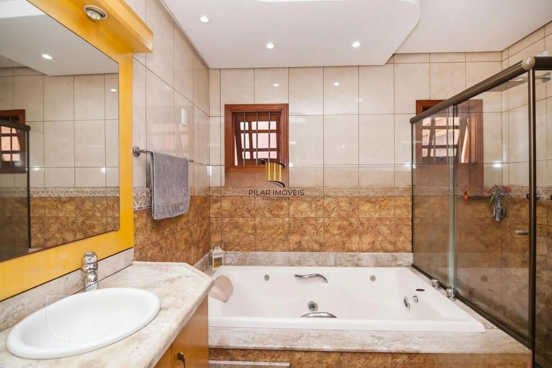 Casa de 4 dormitórios à venda no Bairro Rubem Berta, Porto Alegre.