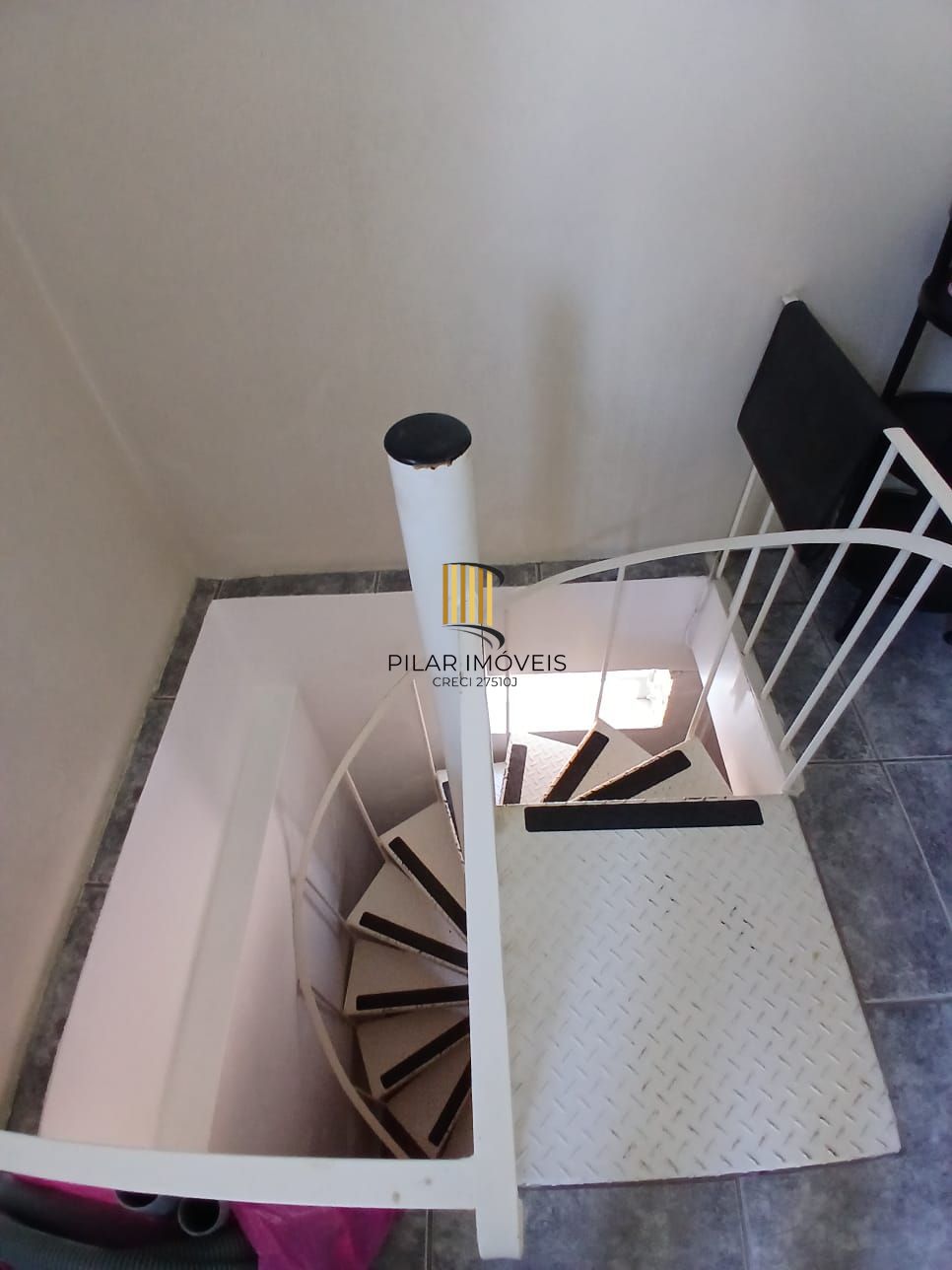 Casa com 03 dormitorios e amplo jardim no bairro Santa Tereza /RS