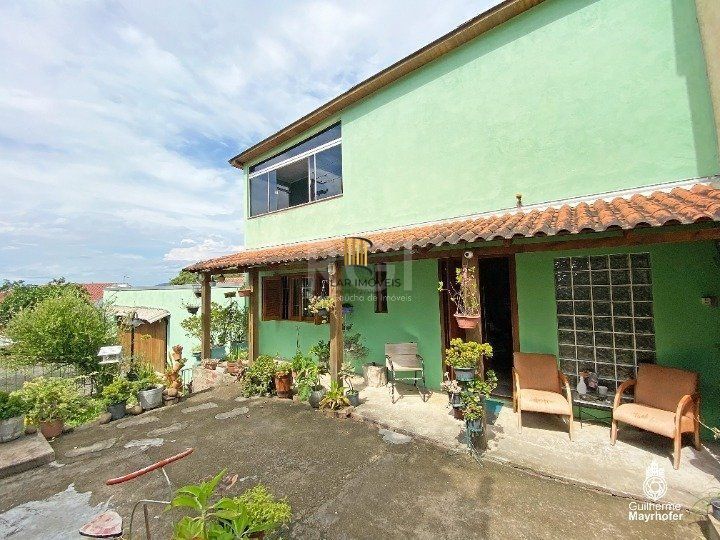 Casa para Venda - 220m², 2 dormitórios, sendo 2 suites, 3 vagas - Teresópolis