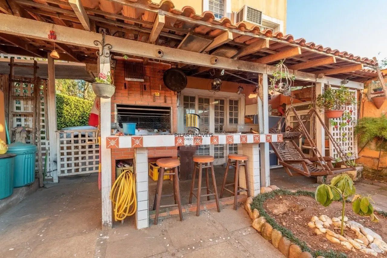 Casa de 3 dormitórios com 206m² à venda no Bairro Santa Tereza.