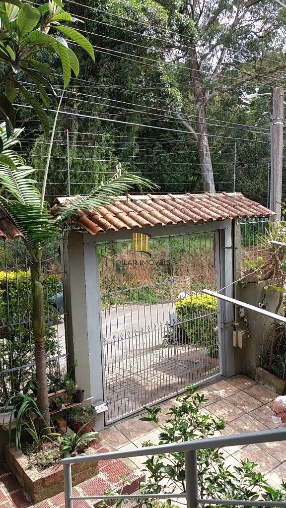 Casa para Venda - 228m², 3 dormitórios, 3 vagas - Teresópolis