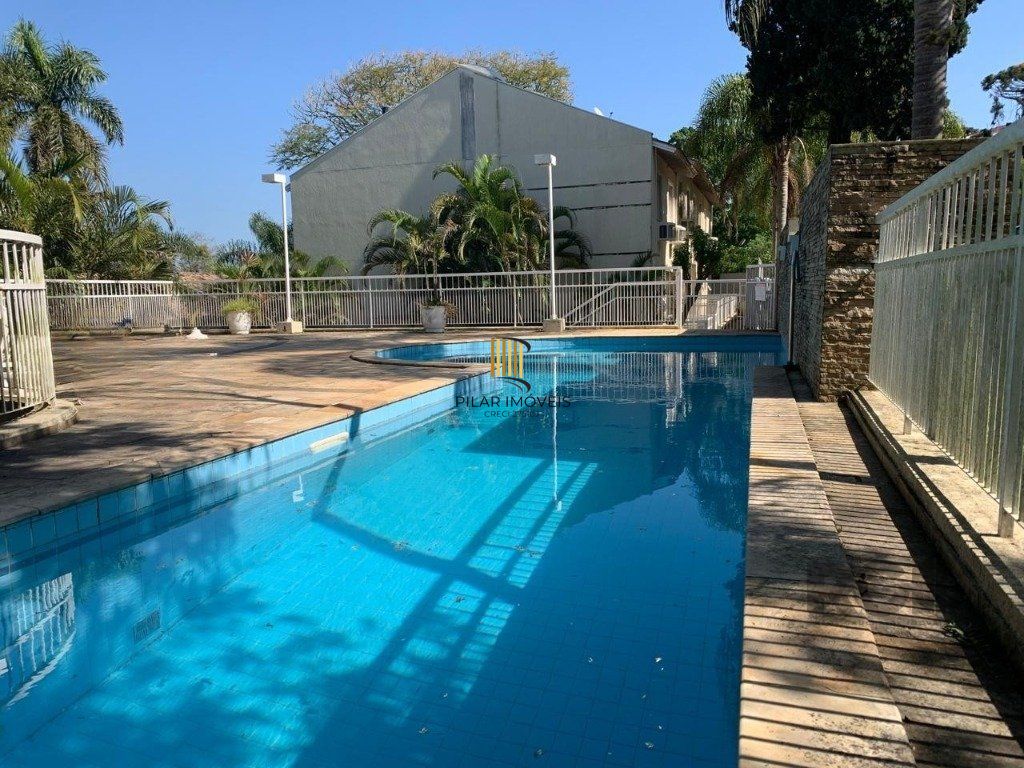 Casa em condomínio com 245m² - 3 dormitórios, 2 vagas no bairro Pedra Redonda