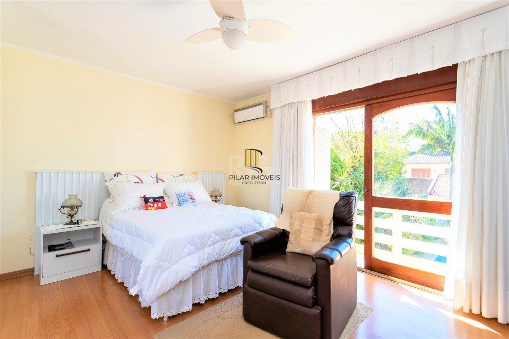 Casa para Venda - 228m², 4 dormitórios, sendo 1 suites, 5 vagas - Teresópolis