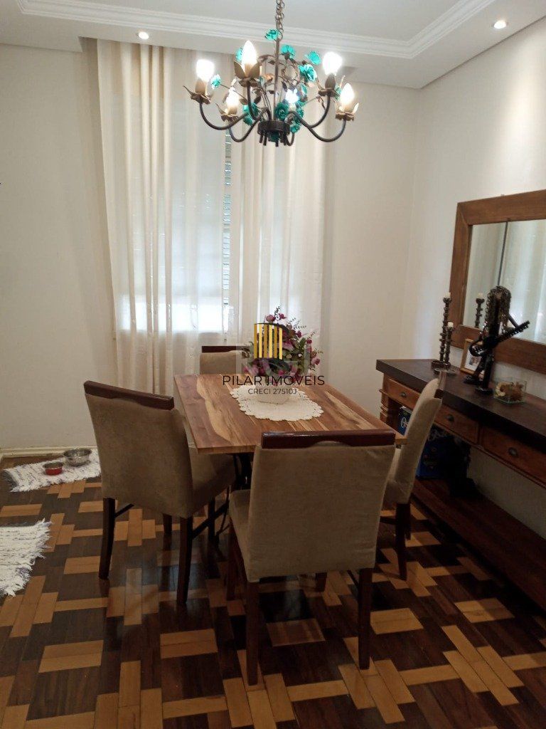Casa para Venda - 384m², 3 dormitórios, sendo 1 suites, 3 vagas - Teresópolis
