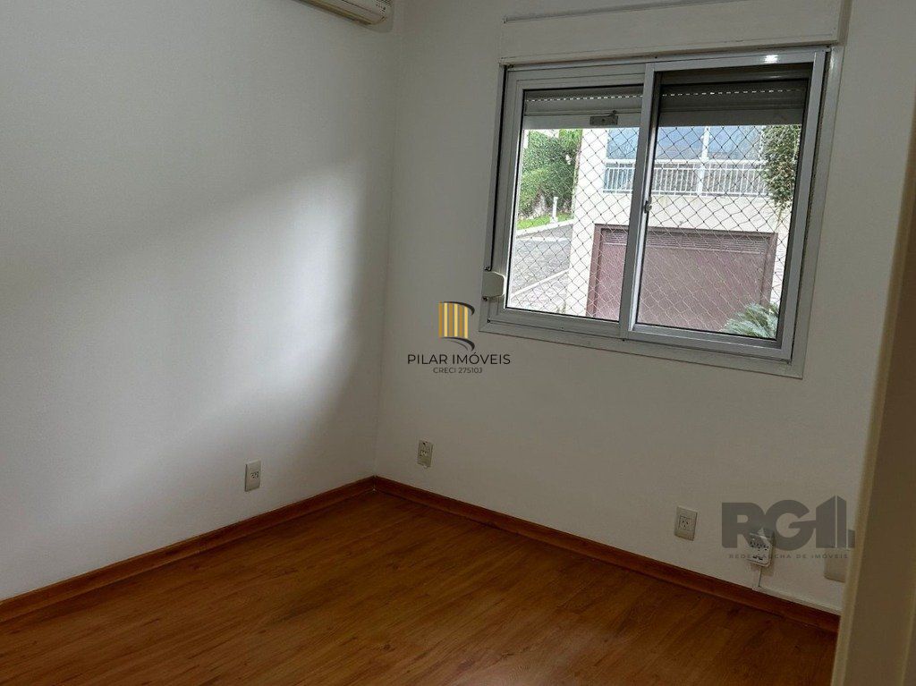 Casa em condomínio com 245m² - 3 dormitórios, 2 vagas no bairro Pedra Redonda