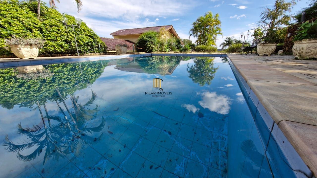 Casa de Cinema na Glória, com 500m² de área privada, 3 dormitórios, piscina, horta, lareira, elevador, gradeada 4 garagens