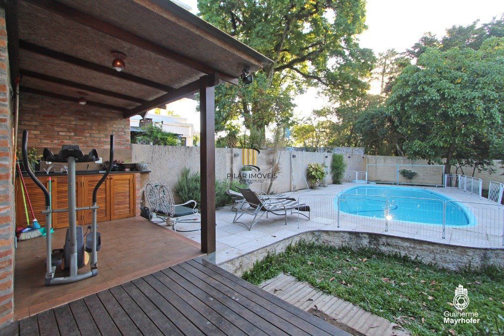 Casa para Venda - 500m², 5 dormitórios, sendo 2 suites, 5 vagas - Menino Deus