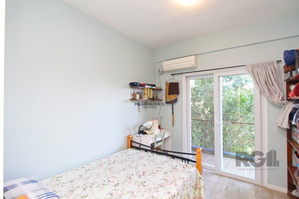 Excelente casa 03 dormitórios sendo 01 suíte com jacuzzi, 03 banheiros,  03 vagas, próxima a Av. Vicente Montéggia