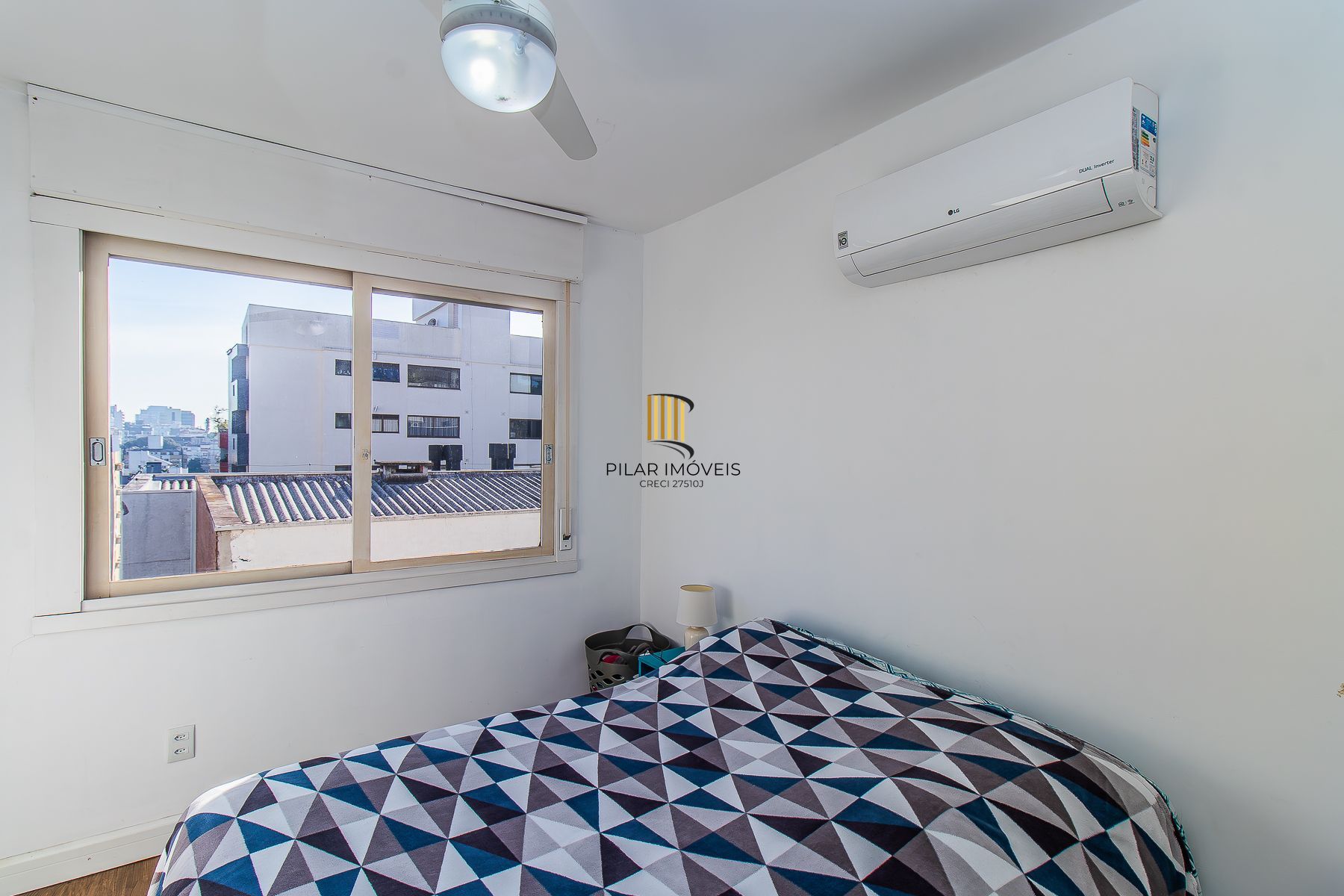 Amplo apartamento duplex com 2 dormitórios e 1 vaga de garagem.
