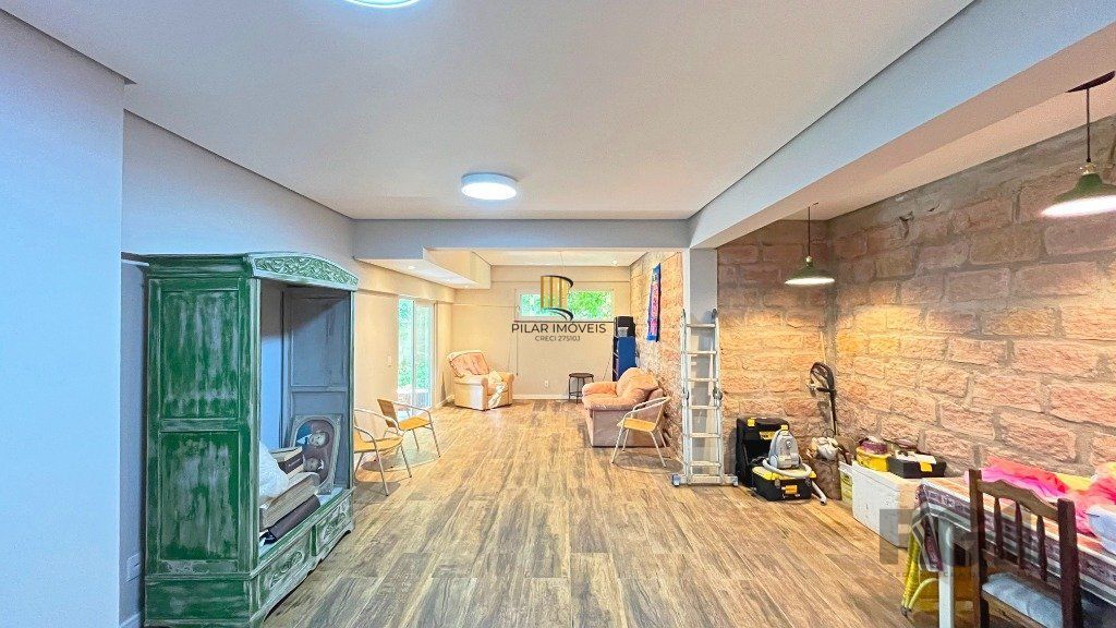 Excelente casa 03 dormitórios sendo 01 suíte com jacuzzi, 03 banheiros,  03 vagas, próxima a Av. Vicente Montéggia