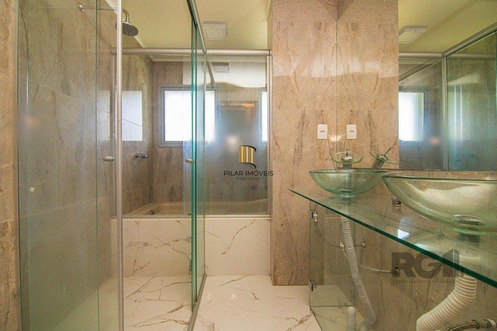 Casa para Venda - 443m², 3 dormitórios, 4 vagas - Alto Petrópolis