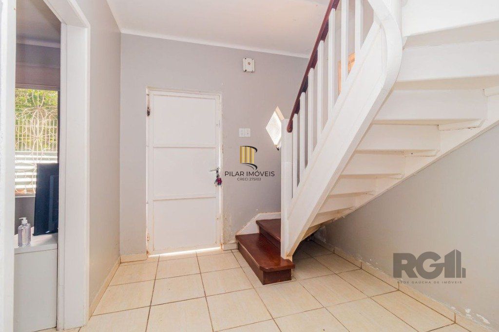 Casa com 99,73m², 2 dormitórios, 2 vagas no bairro Floresta