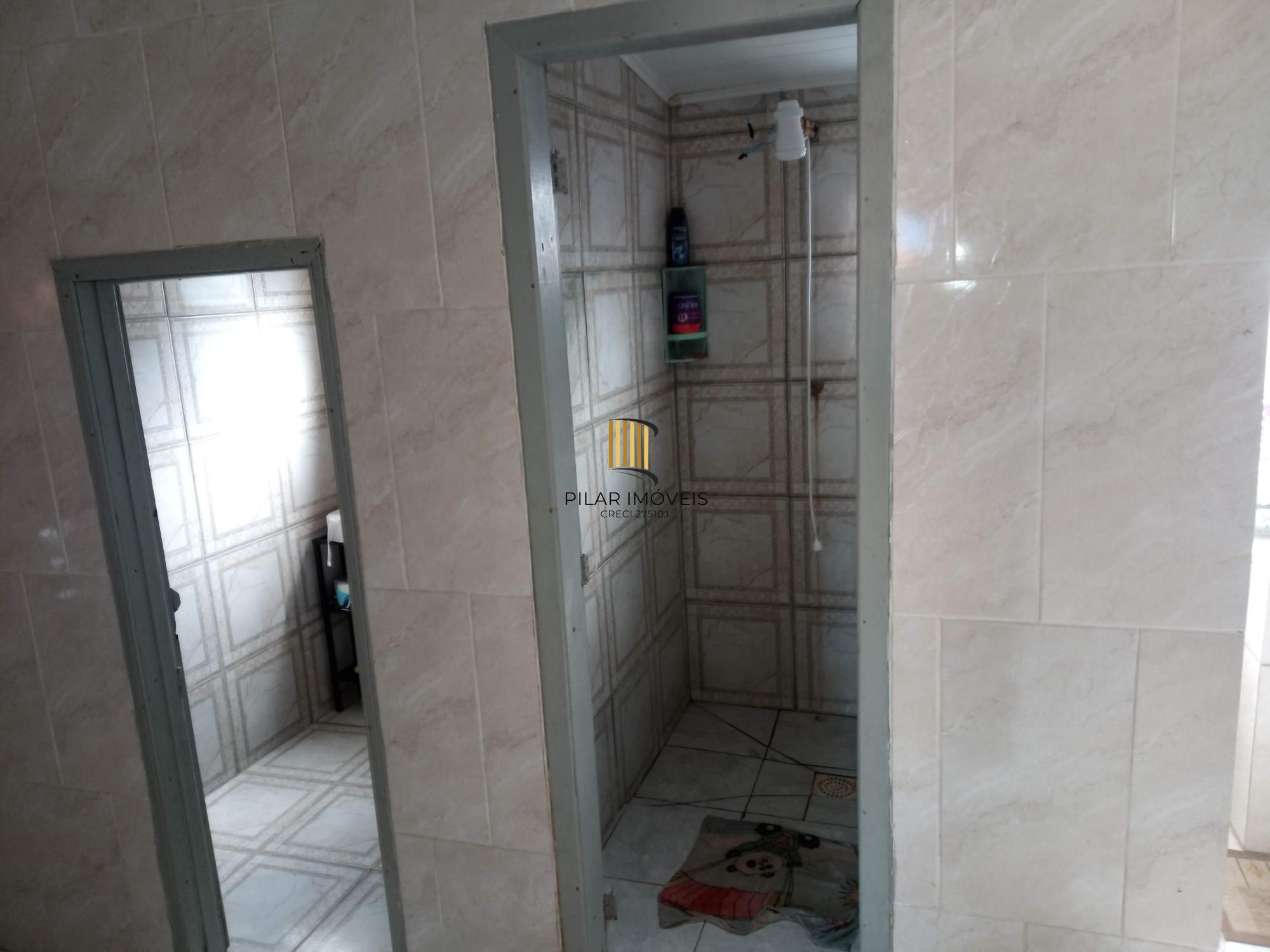 2 casas no pátio em Magistério