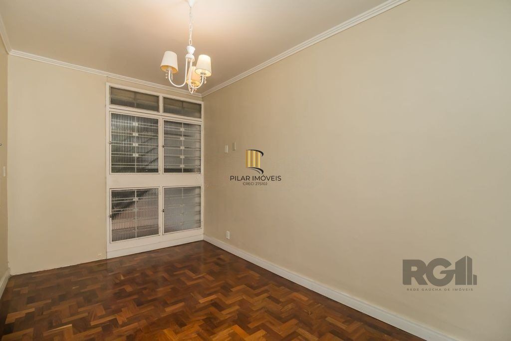 Excelente casa de 389,53m² com 8 dormitórios e 3 vagas.