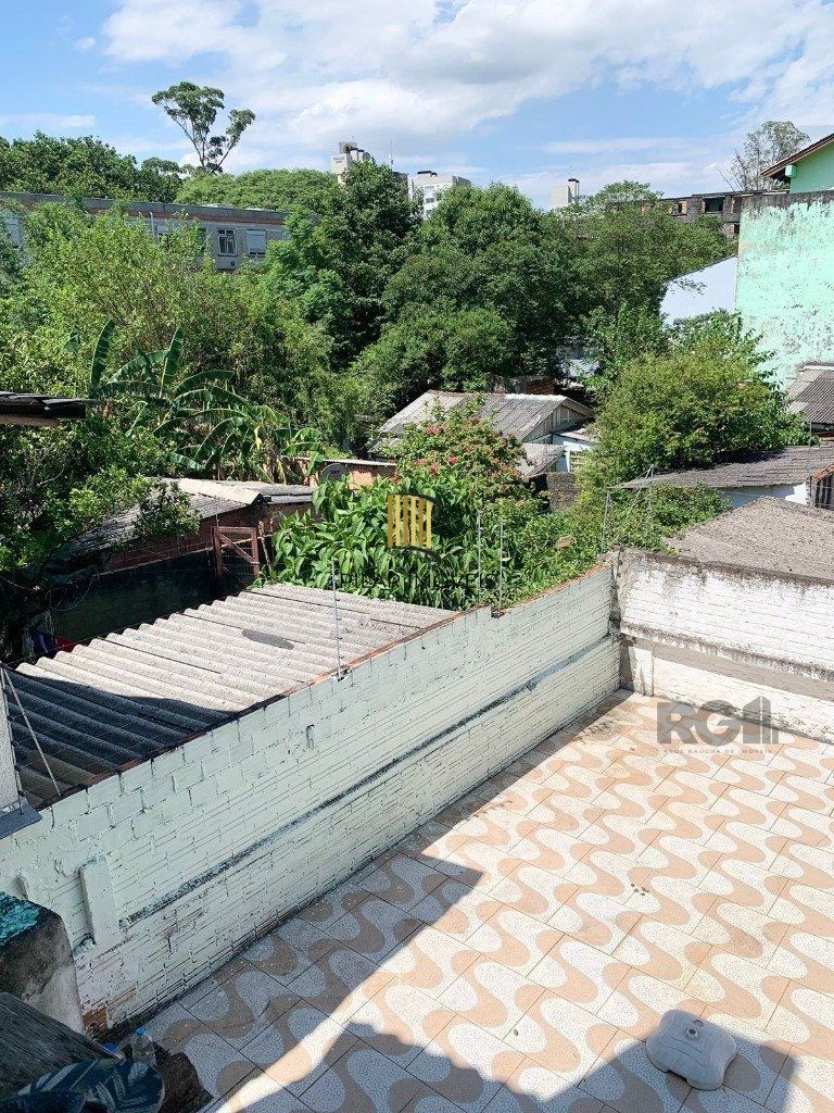 Casa 3 dormitórios no bairro Glória