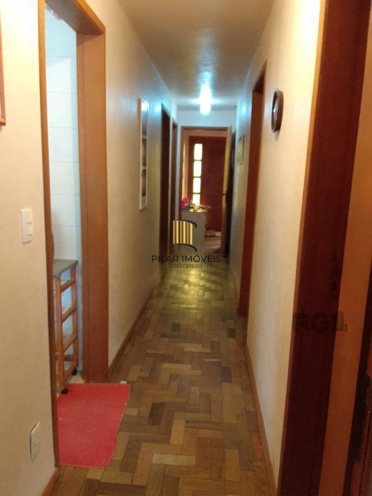 Casa de 4 quartos com 243,58m² no Bairro Lomba do Pinheiro