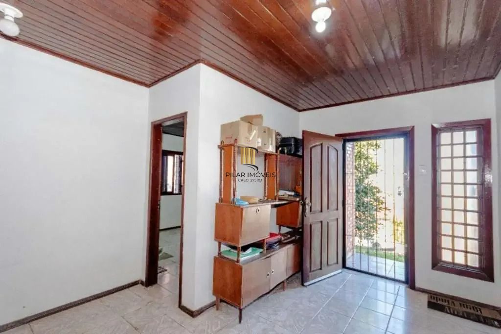 Casa à venda com 3 dormitórios, 1 suíte e espaço gourmet em terreno alto