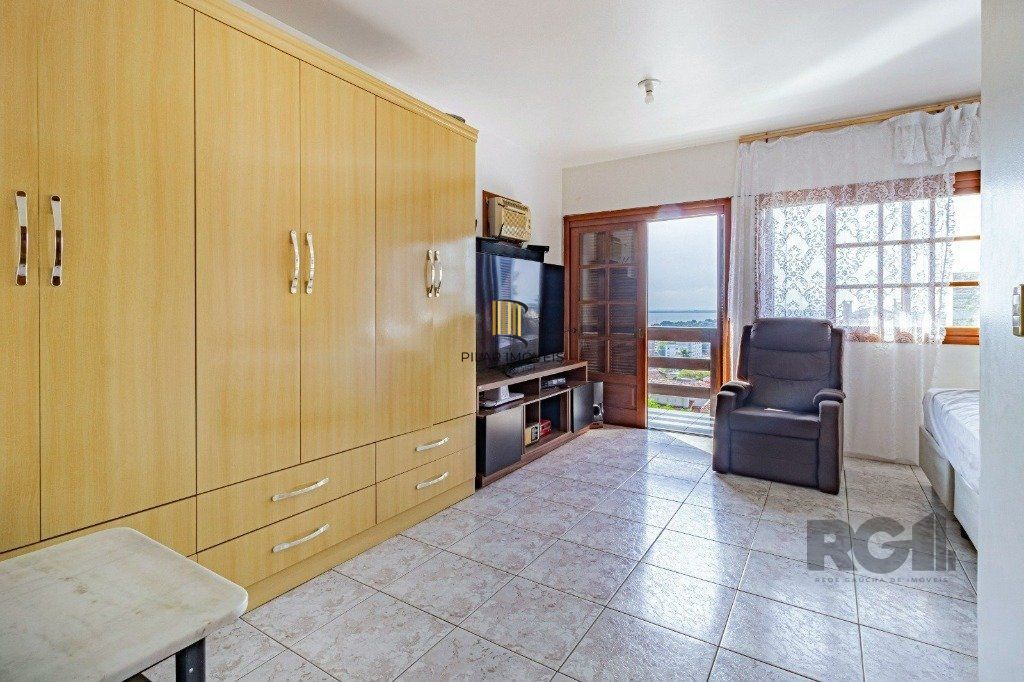 Casa com 267m², 3 dormitórios, 1 vaga no bairro Tristeza