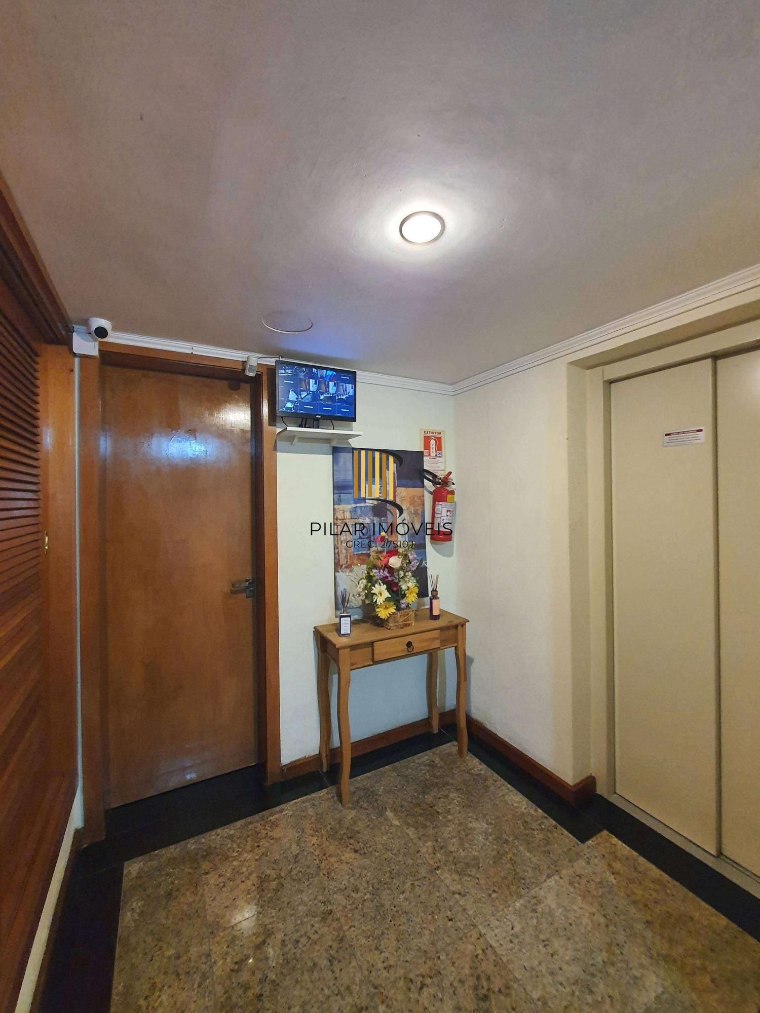 Apartamento mobiliado, pronto para morara com 2 dormitórios e 1 garagem