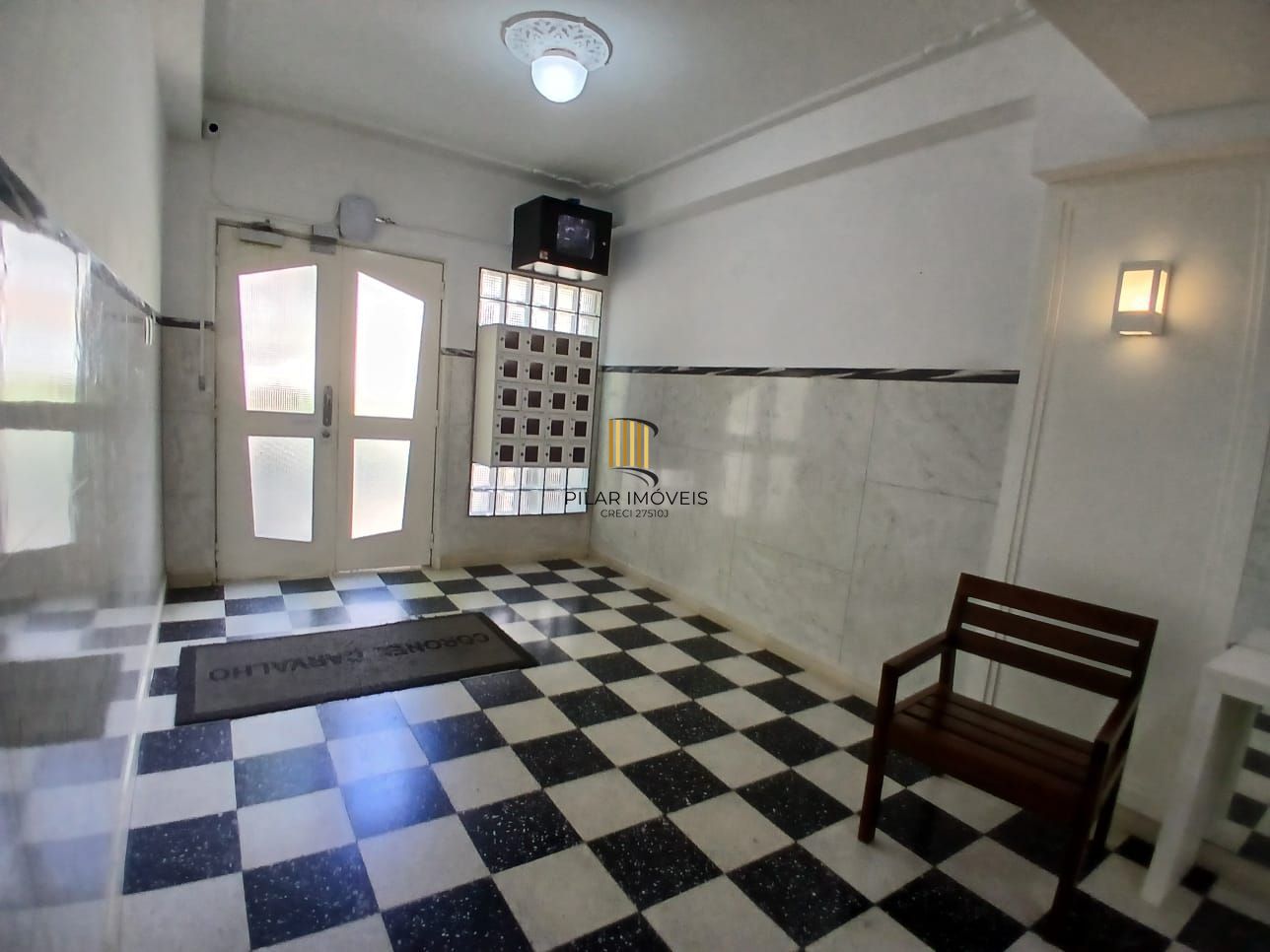 Apartamento de 02 dormitórios no bairro Independencia em Porto Alegre /RS.