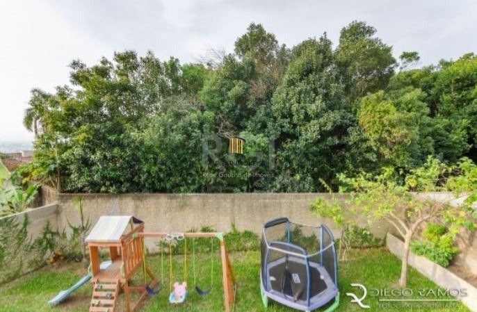 Casa para Venda - 315m², 3 dormitórios, sendo 1 suites, 2 vagas - Teresópolis