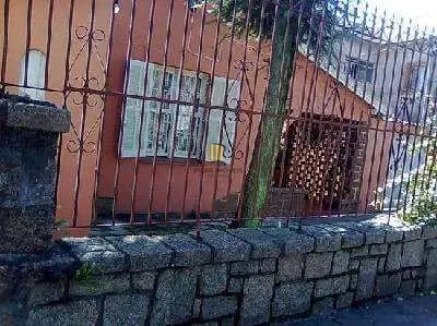 Casa de 03 dormitórios com suite à venda no bairro Medianeira, Porto Alegre