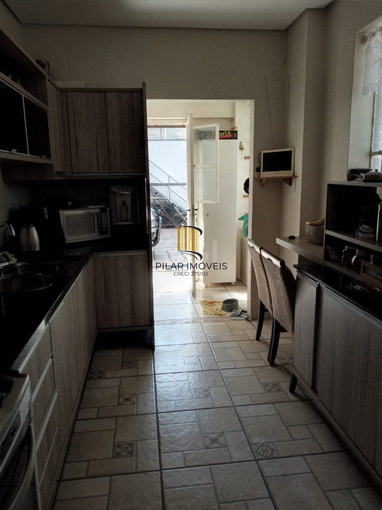 Casa para Venda - 384m², 3 dormitórios, sendo 1 suites, 3 vagas - Teresópolis