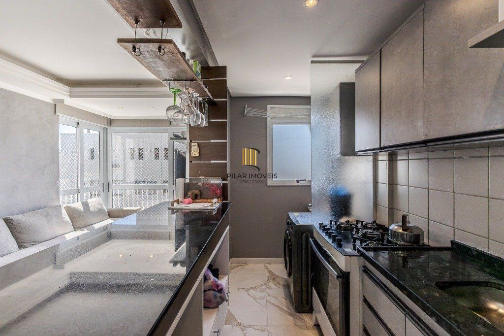 Apartamento de 2 dormitórios no bairro Azenha